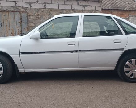 Белый Опель Вектра, объемом двигателя 1.8 л и пробегом 250 тыс. км за 1250 $, фото 3 на Automoto.ua