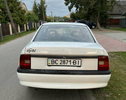 Белый Опель Вектра, объемом двигателя 1.6 л и пробегом 350 тыс. км за 850 $, фото 5 на Automoto.ua
