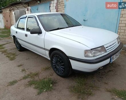 Белый Опель Вектра, объемом двигателя 1.6 л и пробегом 300 тыс. км за 1350 $, фото 2 на Automoto.ua