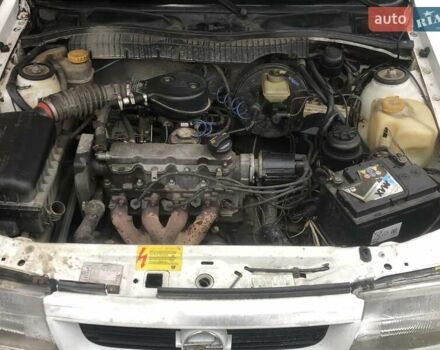 Белый Опель Вектра, объемом двигателя 1.6 л и пробегом 260 тыс. км за 2300 $, фото 2 на Automoto.ua