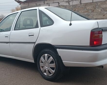 Белый Опель Вектра, объемом двигателя 1.8 л и пробегом 250 тыс. км за 1250 $, фото 4 на Automoto.ua