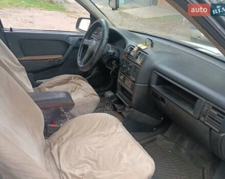 Опель Вектра 1993 у Кривому Розі на Automoto.ua Білий Опель Вектра, об'ємом двигуна 1.7 л та пробігом 500 тис. км за 2300 $, фото 3 на Automoto.ua