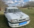 Белый Опель Вектра, объемом двигателя 1.8 л и пробегом 300 тыс. км за 900 $, фото 1 на Automoto.ua