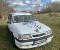 Белый Опель Вектра, объемом двигателя 1.8 л и пробегом 300 тыс. км за 900 $, фото 1 на Automoto.ua