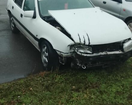 Белый Опель Вектра, объемом двигателя 0 л и пробегом 300 тыс. км за 709 $, фото 3 на Automoto.ua