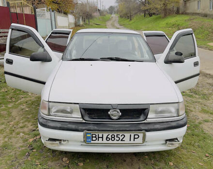 Белый Опель Вектра, объемом двигателя 1.8 л и пробегом 391 тыс. км за 1600 $, фото 9 на Automoto.ua