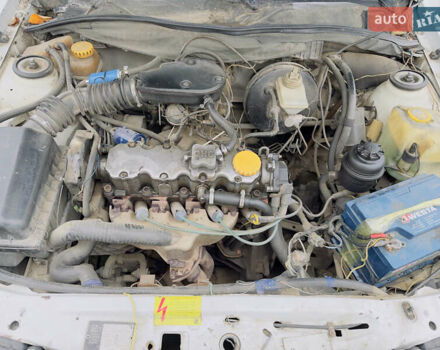 Белый Опель Вектра, объемом двигателя 1.8 л и пробегом 391 тыс. км за 1600 $, фото 20 на Automoto.ua