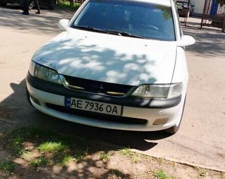 Белый Опель Вектра, объемом двигателя 1.6 л и пробегом 373 тыс. км за 2800 $, фото 1 на Automoto.ua