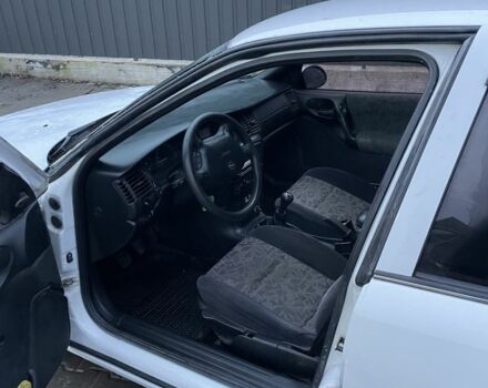 Белый Опель Вектра, объемом двигателя 1.8 л и пробегом 231 тыс. км за 2000 $, фото 5 на Automoto.ua