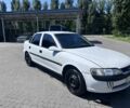 Белый Опель Вектра, объемом двигателя 1.6 л и пробегом 300 тыс. км за 1305 $, фото 3 на Automoto.ua