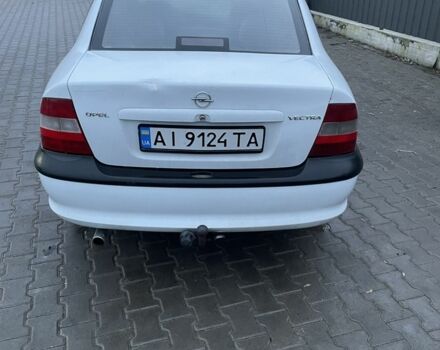 Белый Опель Вектра, объемом двигателя 1.8 л и пробегом 231 тыс. км за 2000 $, фото 3 на Automoto.ua