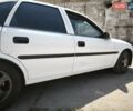 Белый Опель Вектра, объемом двигателя 1.8 л и пробегом 442 тыс. км за 3000 $, фото 5 на Automoto.ua