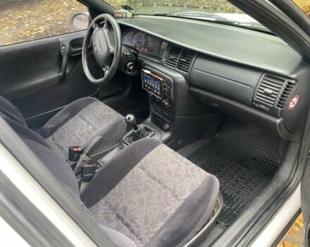 Білий Опель Вектра, об'ємом двигуна 2 л та пробігом 320 тис. км за 1800 $, фото 5 на Automoto.ua