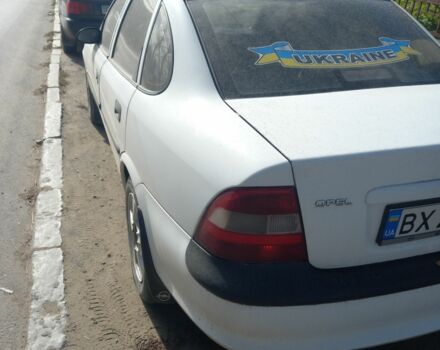 Опель Вектра 1998 у Чернівцях на Automoto.ua Білий Опель Вектра, об'ємом двигуна 1.6 л та пробігом 450 тис. км за 1650 $, фото 12 на Automoto.ua