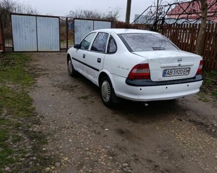 Белый Опель Вектра, объемом двигателя 2 л и пробегом 111 тыс. км за 1750 $, фото 4 на Automoto.ua