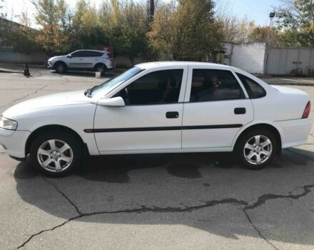 Белый Опель Вектра, объемом двигателя 1.8 л и пробегом 360 тыс. км за 2500 $, фото 4 на Automoto.ua