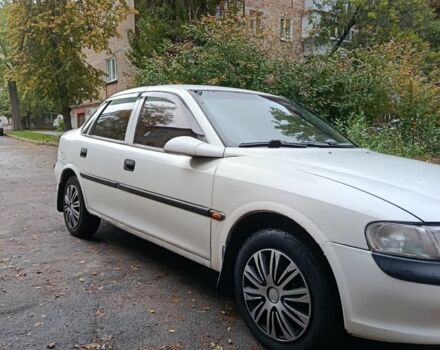Белый Опель Вектра, объемом двигателя 1.6 л и пробегом 130 тыс. км за 2300 $, фото 3 на Automoto.ua