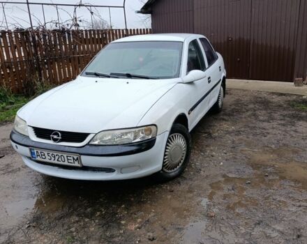 Белый Опель Вектра, объемом двигателя 2 л и пробегом 111 тыс. км за 1750 $, фото 2 на Automoto.ua