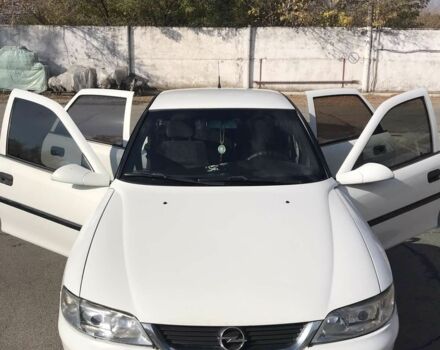 Белый Опель Вектра, объемом двигателя 1.8 л и пробегом 360 тыс. км за 2500 $, фото 5 на Automoto.ua