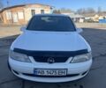Белый Опель Вектра, объемом двигателя 1.8 л и пробегом 300 тыс. км за 1500 $, фото 2 на Automoto.ua
