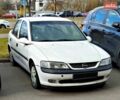 Белый Опель Вектра, объемом двигателя 1.8 л и пробегом 125 тыс. км за 12000 $, фото 1 на Automoto.ua