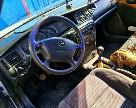Белый Опель Вектра, объемом двигателя 1.8 л и пробегом 375 тыс. км за 1900 $, фото 9 на Automoto.ua