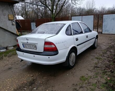 Белый Опель Вектра, объемом двигателя 2 л и пробегом 111 тыс. км за 1750 $, фото 3 на Automoto.ua
