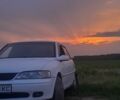 Білий Опель Вектра, об'ємом двигуна 2 л та пробігом 361 тис. км за 2500 $, фото 7 на Automoto.ua