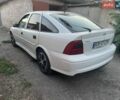 Белый Опель Вектра, объемом двигателя 1.8 л и пробегом 300 тыс. км за 1600 $, фото 1 на Automoto.ua