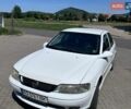 Белый Опель Вектра, объемом двигателя 1.8 л и пробегом 280 тыс. км за 1900 $, фото 3 на Automoto.ua