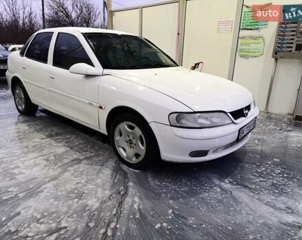 Белый Опель Вектра, объемом двигателя 1.8 л и пробегом 327 тыс. км за 1700 $, фото 1 на Automoto.ua
