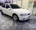 Белый Опель Вектра, объемом двигателя 1.8 л и пробегом 327 тыс. км за 1700 $, фото 1 на Automoto.ua