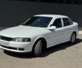 Белый Опель Вектра, объемом двигателя 1.8 л и пробегом 320 тыс. км за 3000 $, фото 1 на Automoto.ua