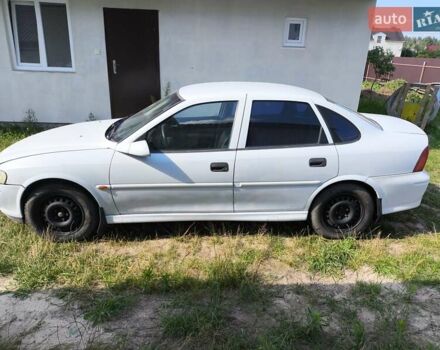 Белый Опель Вектра, объемом двигателя 1.8 л и пробегом 400 тыс. км за 2700 $, фото 2 на Automoto.ua