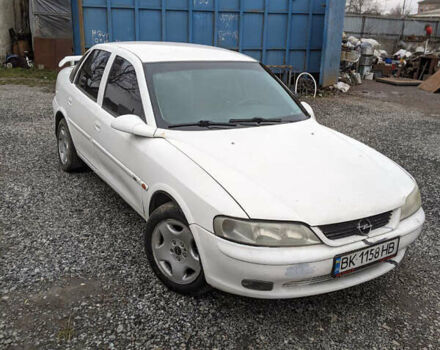 Білий Опель Вектра, об'ємом двигуна 1.8 л та пробігом 308 тис. км за 1400 $, фото 11 на Automoto.ua