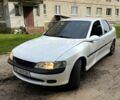 Білий Опель Вектра, об'ємом двигуна 1.8 л та пробігом 300 тис. км за 2500 $, фото 2 на Automoto.ua