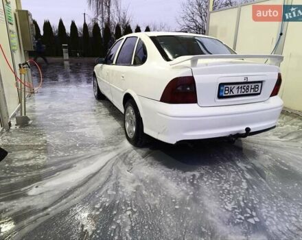 Белый Опель Вектра, объемом двигателя 1.8 л и пробегом 327 тыс. км за 1700 $, фото 3 на Automoto.ua