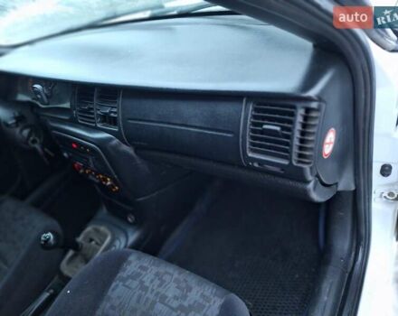 Белый Опель Вектра, объемом двигателя 2 л и пробегом 429 тыс. км за 2500 $, фото 34 на Automoto.ua