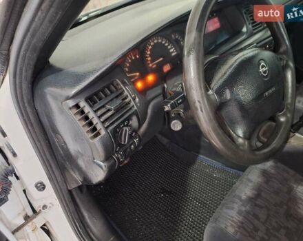 Белый Опель Вектра, объемом двигателя 2 л и пробегом 429 тыс. км за 2600 $, фото 35 на Automoto.ua