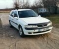 Белый Опель Вектра, объемом двигателя 2 л и пробегом 350 тыс. км за 3000 $, фото 1 на Automoto.ua