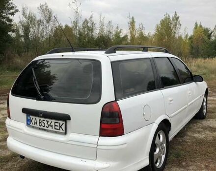 Белый Опель Вектра, объемом двигателя 2 л и пробегом 251 тыс. км за 2200 $, фото 4 на Automoto.ua