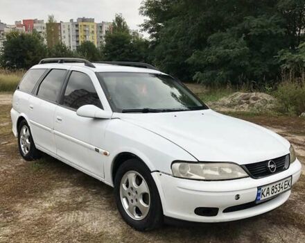 Белый Опель Вектра, объемом двигателя 2 л и пробегом 251 тыс. км за 2200 $, фото 6 на Automoto.ua