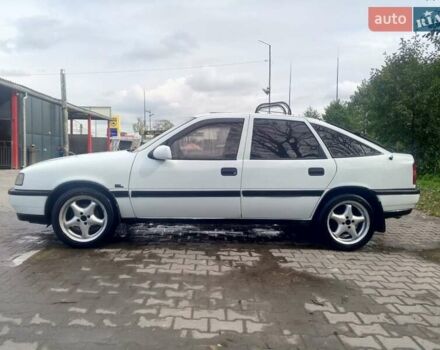 Белый Опель Вектра, объемом двигателя 2 л и пробегом 216 тыс. км за 1690 $, фото 8 на Automoto.ua