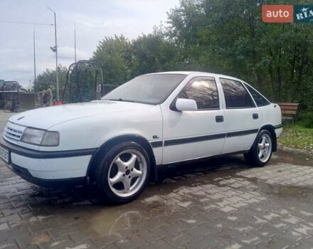 Белый Опель Вектра, объемом двигателя 2 л и пробегом 216 тыс. км за 1690 $, фото 4 на Automoto.ua