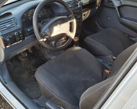 Белый Опель Вектра, объемом двигателя 2 л и пробегом 207 тыс. км за 1550 $, фото 6 на Automoto.ua