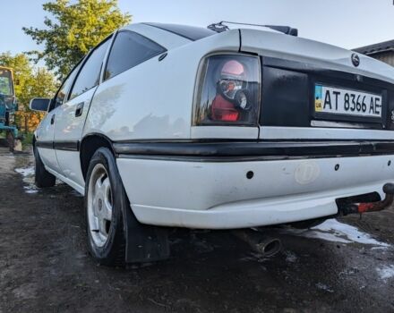 Белый Опель Вектра, объемом двигателя 2 л и пробегом 207 тыс. км за 1600 $, фото 1 на Automoto.ua