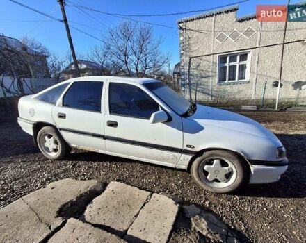 Белый Опель Вектра, объемом двигателя 2 л и пробегом 207 тыс. км за 1550 $, фото 3 на Automoto.ua