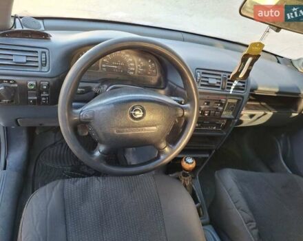 Белый Опель Вектра, объемом двигателя 2 л и пробегом 207 тыс. км за 1550 $, фото 8 на Automoto.ua
