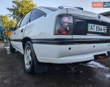 Белый Опель Вектра, объемом двигателя 2 л и пробегом 207 тыс. км за 1550 $, фото 1 на Automoto.ua