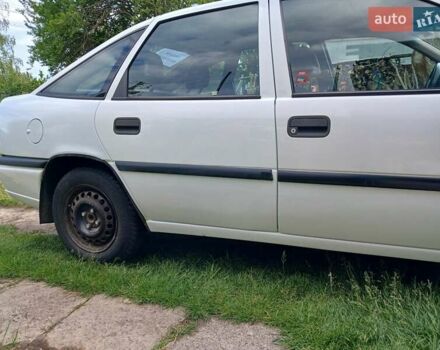 Белый Опель Вектра, объемом двигателя 1.8 л и пробегом 370 тыс. км за 2500 $, фото 5 на Automoto.ua
